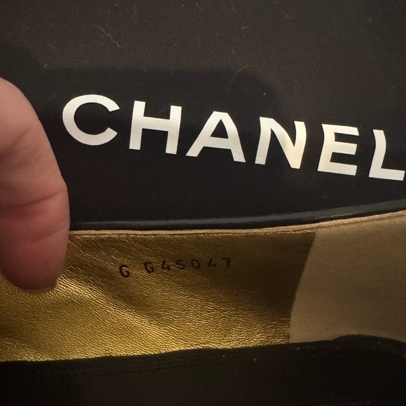 Chanel Black Quilted Women's Ballet Flats - Picture 2 of 6